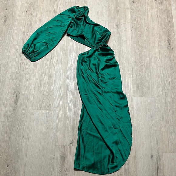 NWT Hello Molly Classy Girl Emerald Cutout One Sleeve Green Midi Dress - Picture 5 of 5